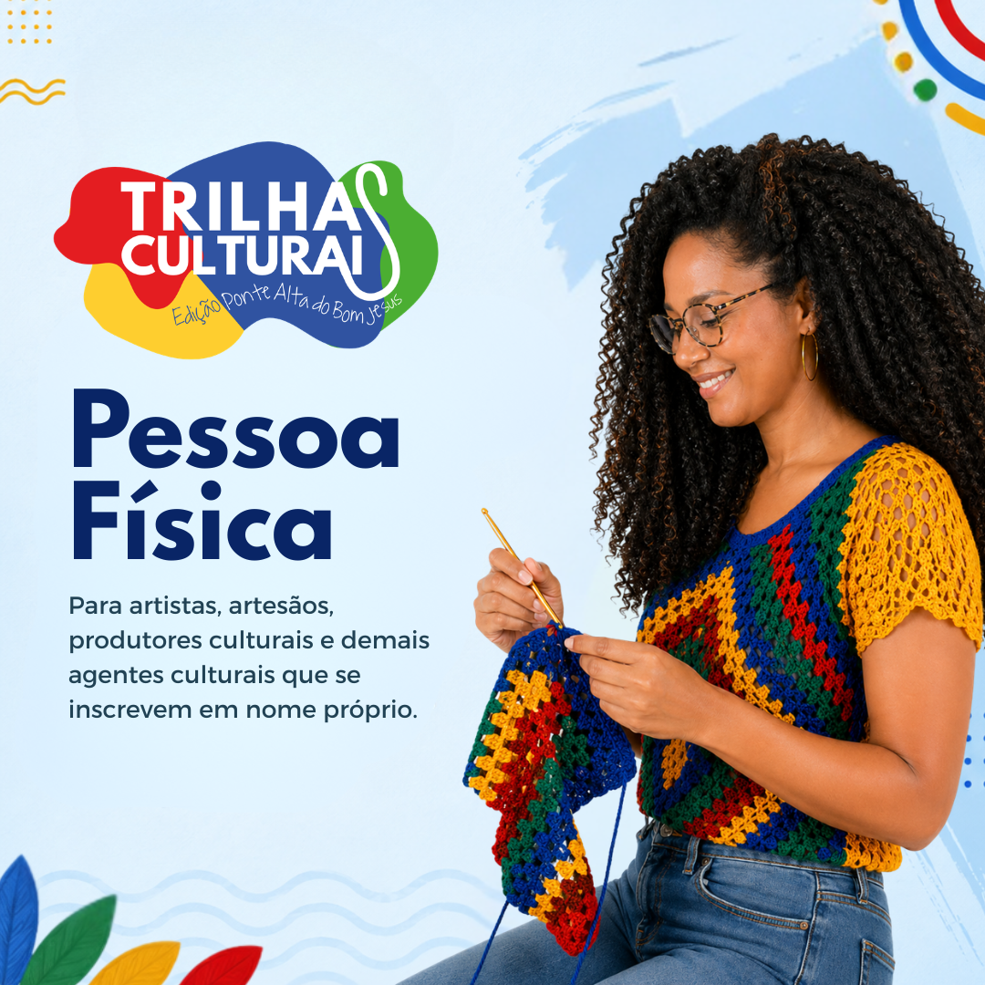 Card digital do Edital Trilhas Culturais – Edição Ponte Alta do Bom Jesus, modalidade Pessoa Física. À esquerda, aparece a logomarca do Trilhas Culturais e o texto: “Pessoa Física. Para artistas, artesãos, produtores culturais e demais agentes culturais que se inscrevem em nome próprio.” À direita, uma mulher de cabelos cacheados, usando óculos e blusa colorida de crochê, faz crochê com uma peça multicolorida.